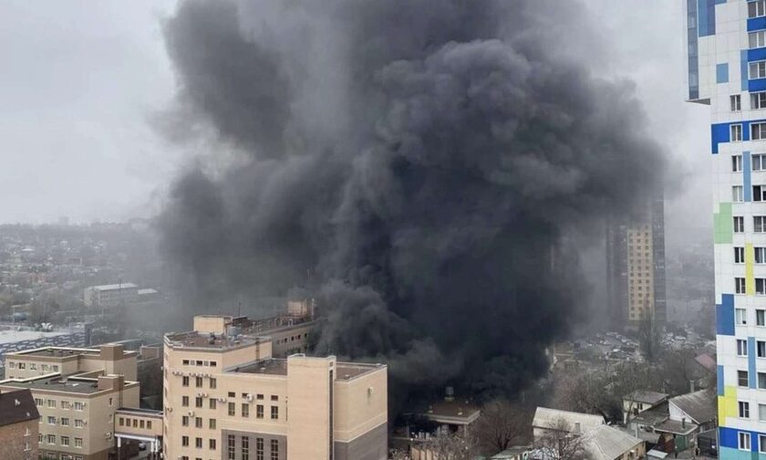 Ρωσία: Φλέγεται κτίριο της Υπηρεσίας Ασφαλείας - Έκρηξη σε αποθήκες πυρομαχικών (vid)