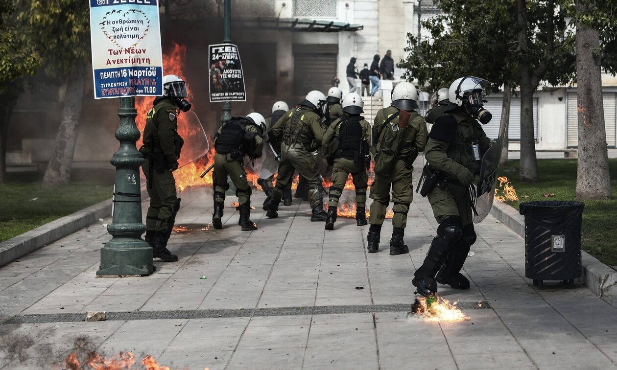 ΣΥΡΙΖΑ: Αναίτια επίθεση των ΜΑΤ στους διαδηλωτές για τα Τέμπη