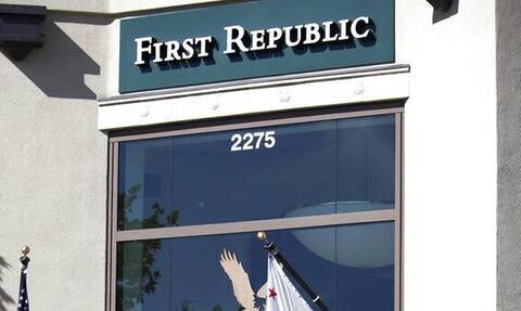 ΗΠΑ: Έντεκα τράπεζες στηρίζουν με 30 δισεκ. δολάρια τη First Republic Bank