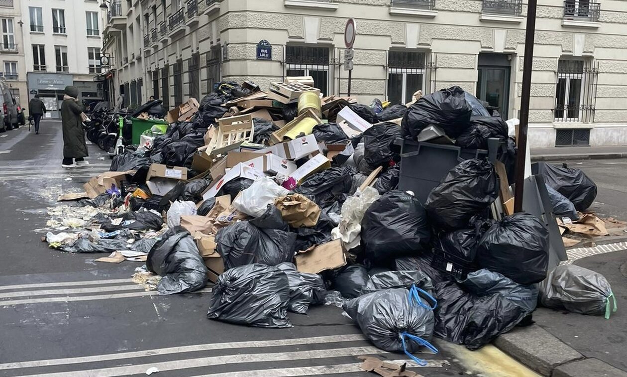 Γαλλία: Πνιγμένο στα σκουπίδια το Παρίσι - Ετοιμάζονται επιτάξεις