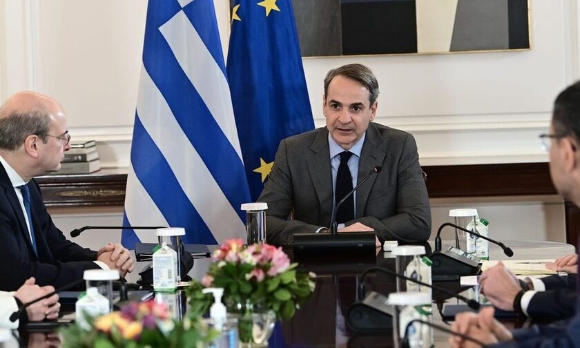 Minimum wage set at 780 euros from April 1, PM Mitsotakis announces