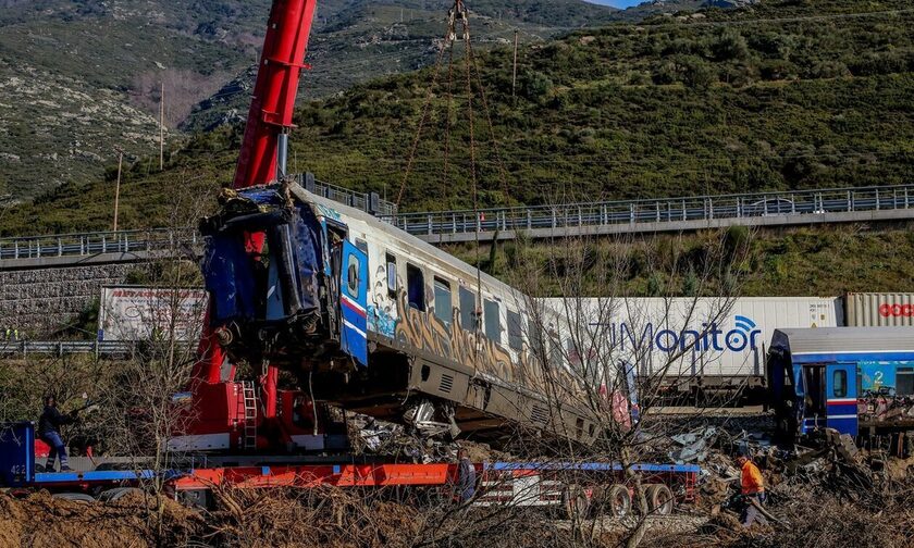 Δυστύχημα Τέμπη: Η μαύρη λίστα με τους νεκρούς της σιδηροδρομικής τραγωδίας