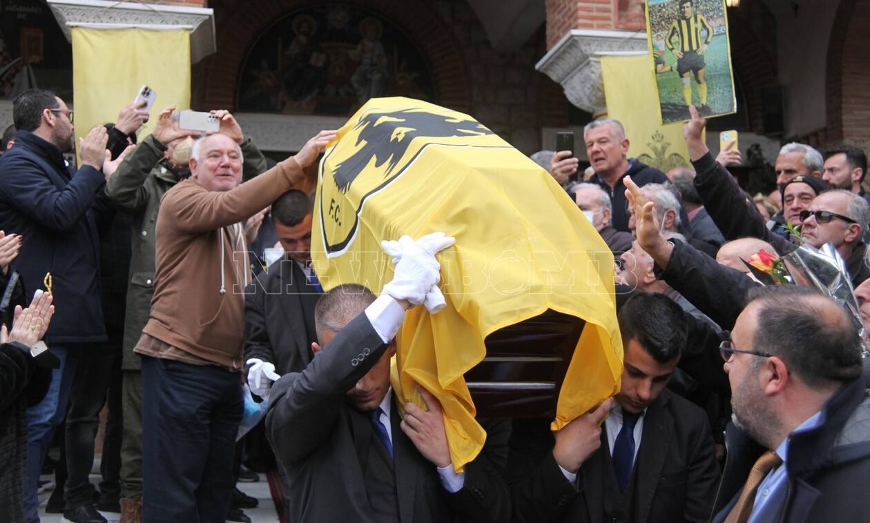 Μίμης Παπαϊωάννου: Mελισσανίδης, Μπάγεβιτς και Δομάζος στην κηδεία του θρύλου της ΑΕΚ