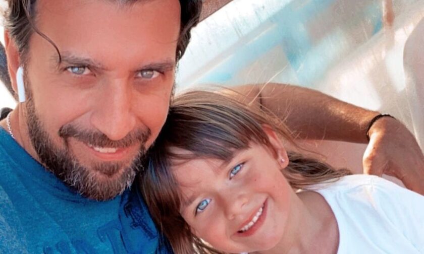 Θάνος Πετρέλης: Με την κόρη του στην παιδική χαρά