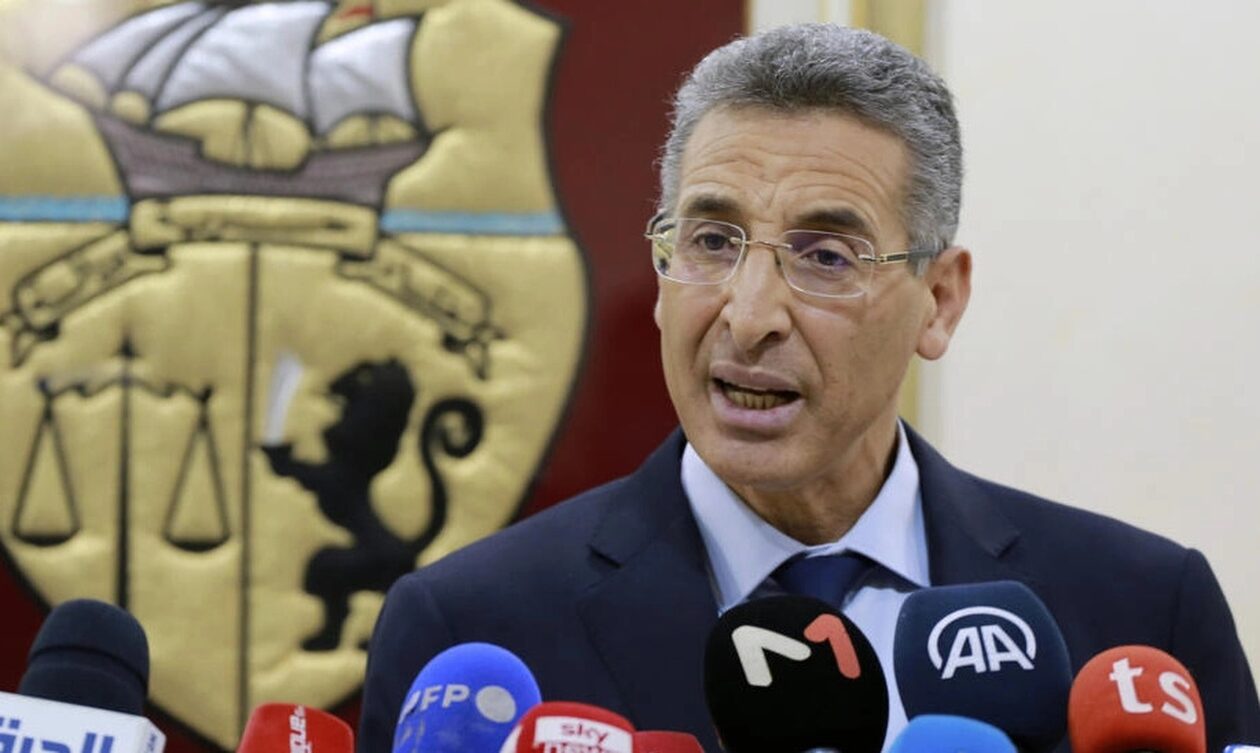 Τυνησία: Ο υπουργός Εσωτερικών παραιτήθηκε για να αφοσιωθεί στα παιδιά του