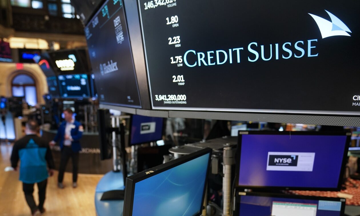 Financial Times: Η κυβέρνηση της Ελβετίας επιταχύνει την εξαγορά της Credit Suisse από τη UBS