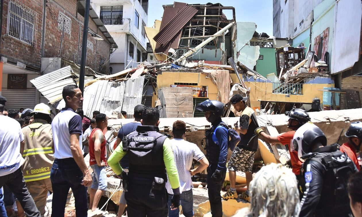 Σεισμός στον Ισημερινό: 15 νεκροί και τεράστιες ζημιές σε κτήρια - Σκηνές πανικού και εγκλωβισμένοι