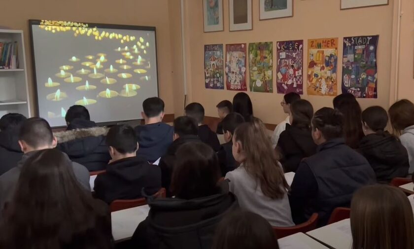 Τέμπη: Μαθητές στην Θεσσαλονίκη διασκευάζουν το τραγούδι «Το φιλαράκι»