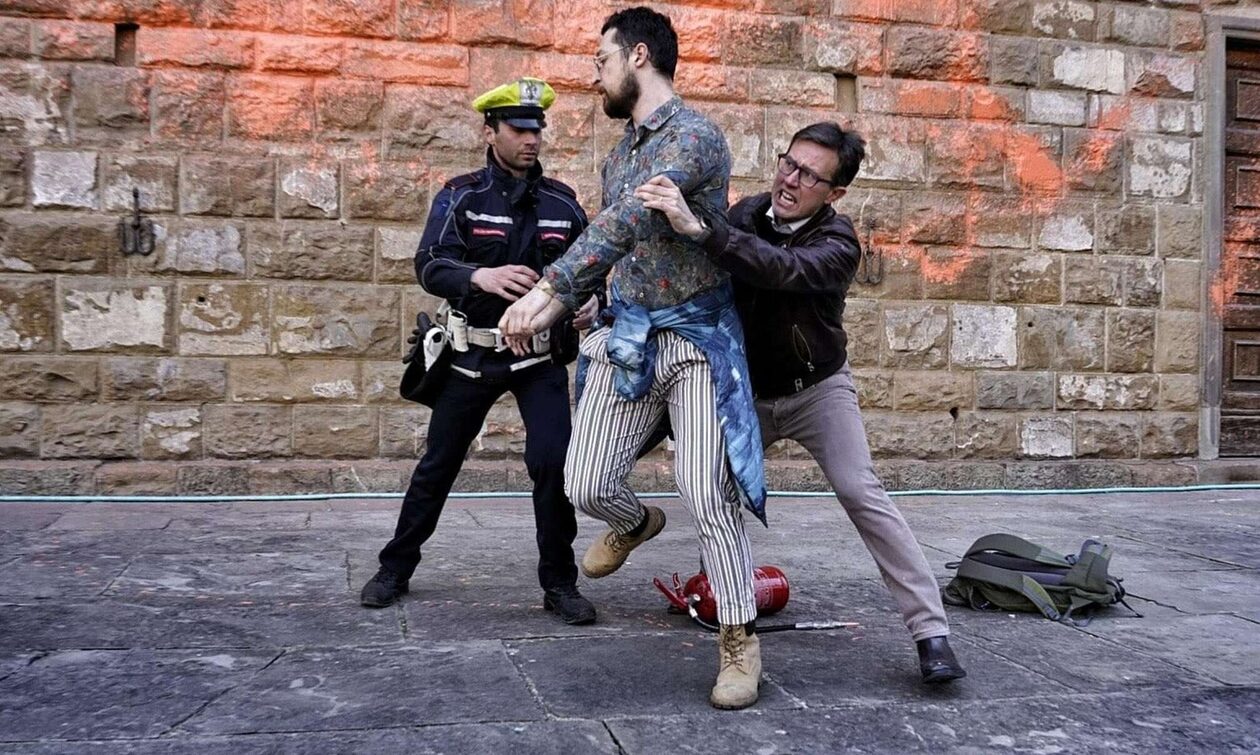 Φλωρεντία: Δήμαρχος «κομάντο» τα βάζει με ακτιβιστές που βανδάλισαν το Palazzo Vecchio