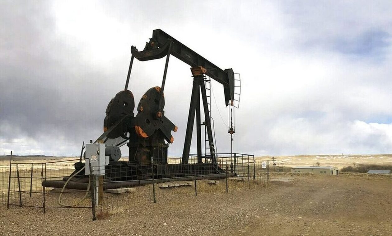 Στο χαμηλότερο επίπεδο των τελευταίων 15 μηνών οι τιμές του πετρελαίου