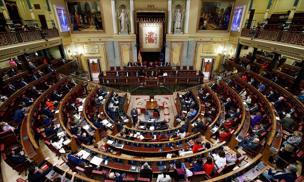 Ισπανία: Καταψηφίστηκε η πρόταση μομφής του κόμματος Vox κατά της κυβέρνησης Σάντσεθ