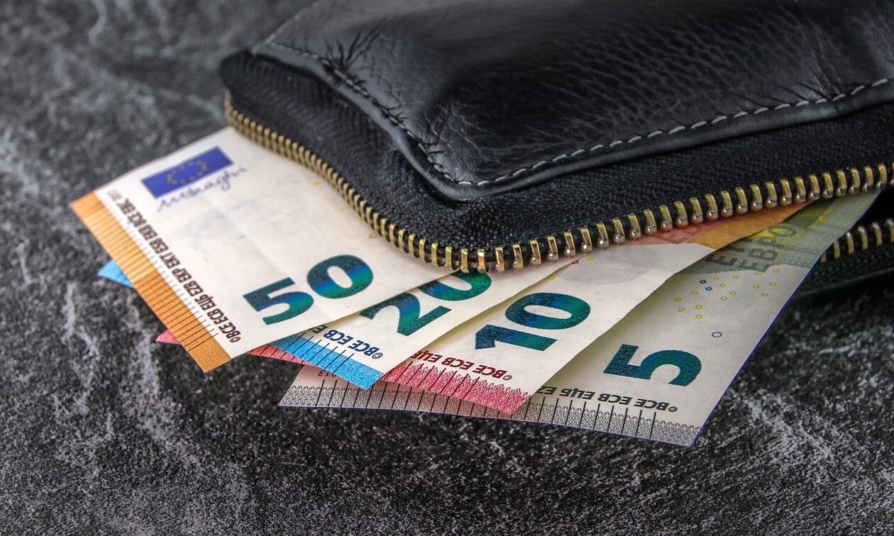 ΔΥΠΑ: 5.456 δικαιούχοι έλαβαν το «μπόνους» των 300 ευρώ