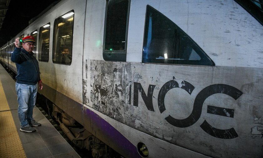 Ξεκίνησαν τα δρομολόγια στα τρένα: Οι επιβάτες τρέχουν στα πίσω βαγόνια