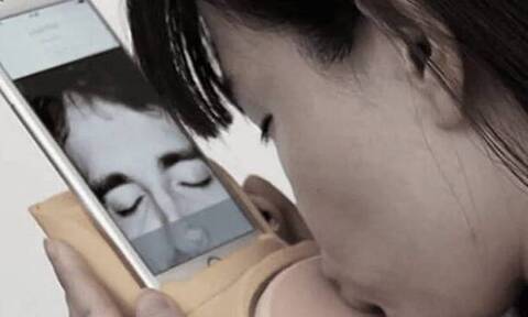 Κίνα: Ξεπουλάει συσκευή για εικονικά φιλιά - Η τρέλα που γεννήθηκε στο lockdown κι έγινε viral
