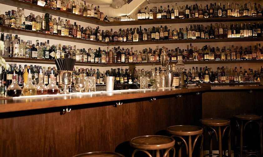 H ιστορία των μπαρ: Πώς ο άνθρωπος ξεκίνησε να πίνει αλκοόλ