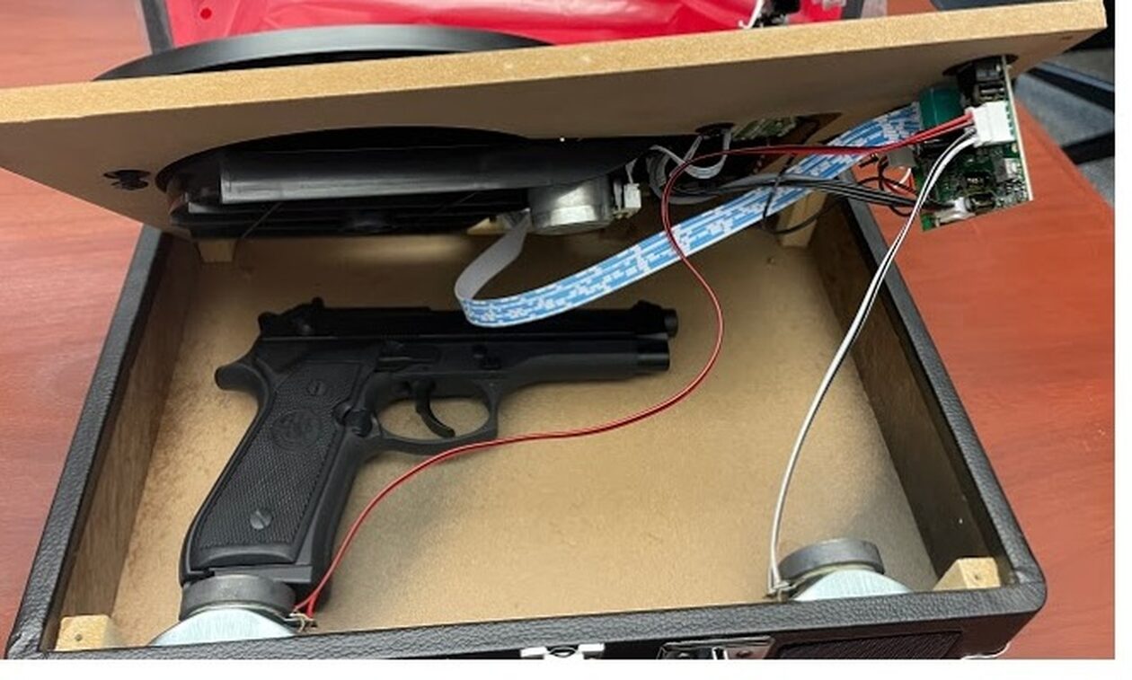 Λαμία: 30χρονος παρήγγειλε όπλο από το dark web- Το έκρυψαν μέσα σε... πικάπ