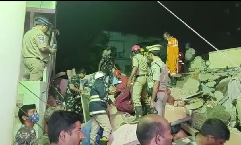 Ινδία: Τρεις νεκροί και έξι τραυματίες από κατάρρευση κτιρίου