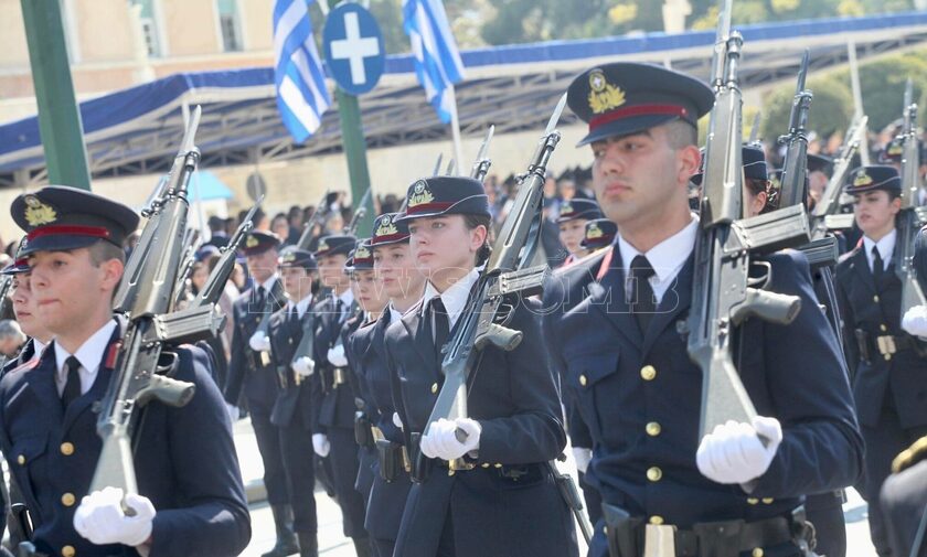 25η Μαρτίου: Εντυπωσιακές εικόνες από τη μεγαλειώδη στρατιωτική παρέλαση στο κέντρο της Αθήνας