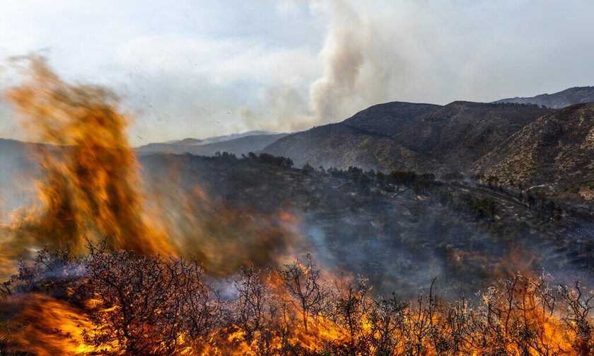 Εκτός ελέγχου η μεγάλη δασική πυρκαγιά στην ανατολική Ισπανία - Πάνω από 700 πυροσβέστες
