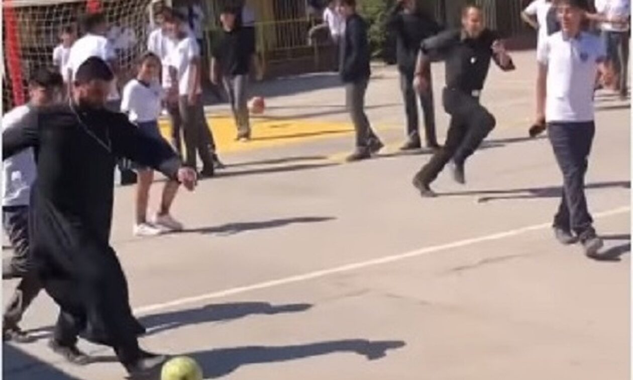 Λιονέλ Μεσσίας, o ιερέας που κάνει «θαύματα» με τη μπάλα κι έγινε viral (video)