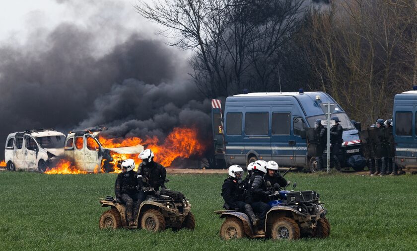 Γαλλία: Νέες βίαιες συγκρούσεις για το νερό - Τραυματίες και χημικά στο Sainte-Soline