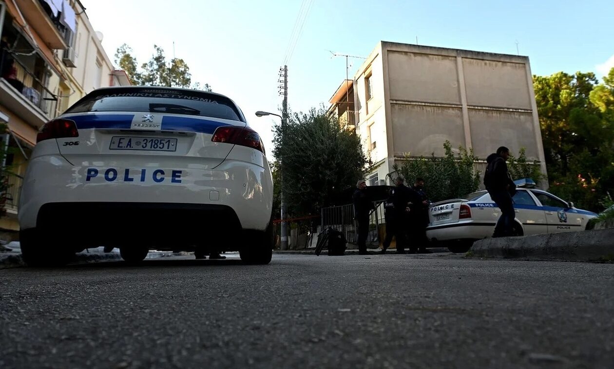 Θεσσαλονίκη: Στο Ψυχιατρικό Νοσοκομείο η 62χρονη που απειλούσε να πέσει από ταράτσα πολυκατοικίας