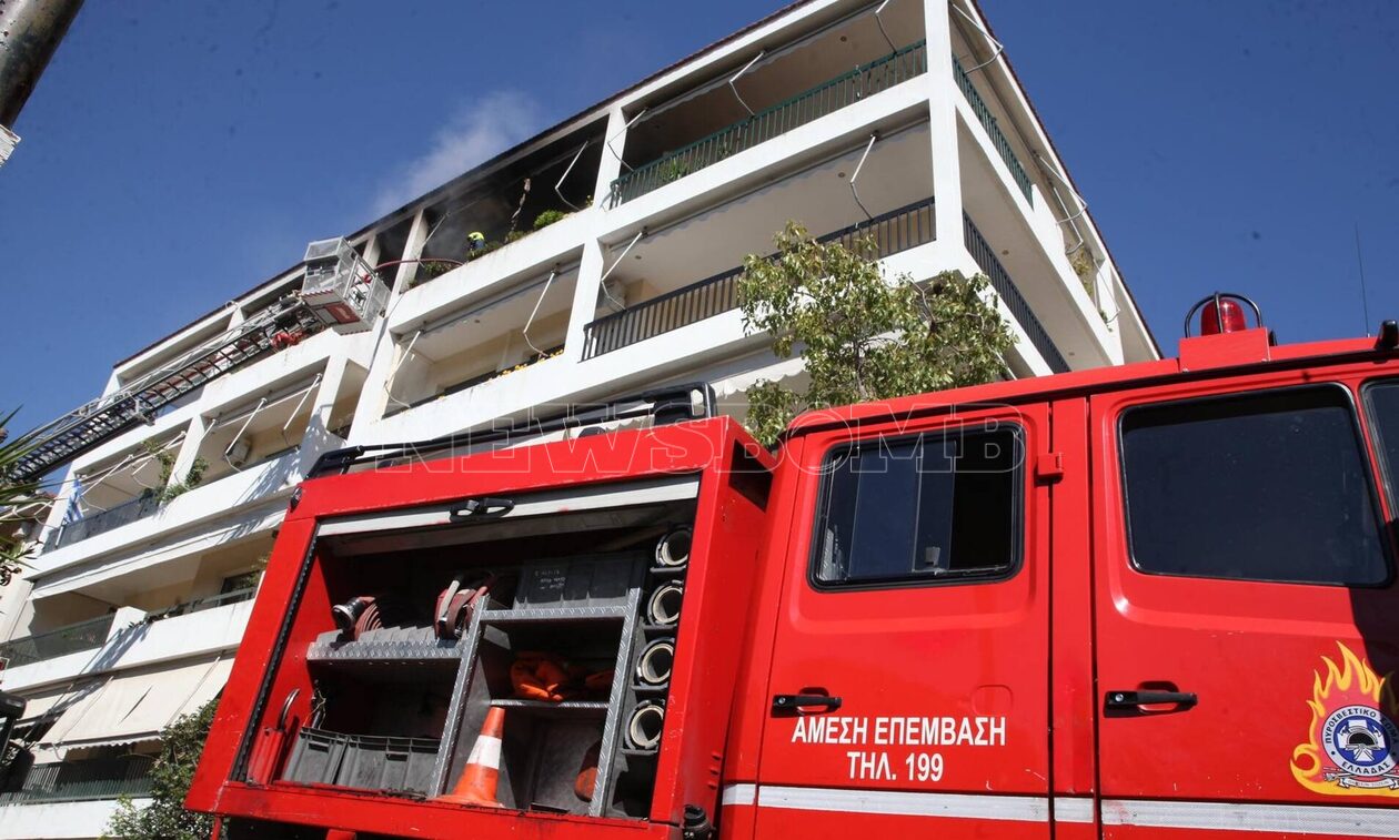 Καίγεται διαμέρισμα στου Παπάγου - Σε εξέλιξη μεγάλη πυροσβεστική επιχείρηση (vid και εικόνες)