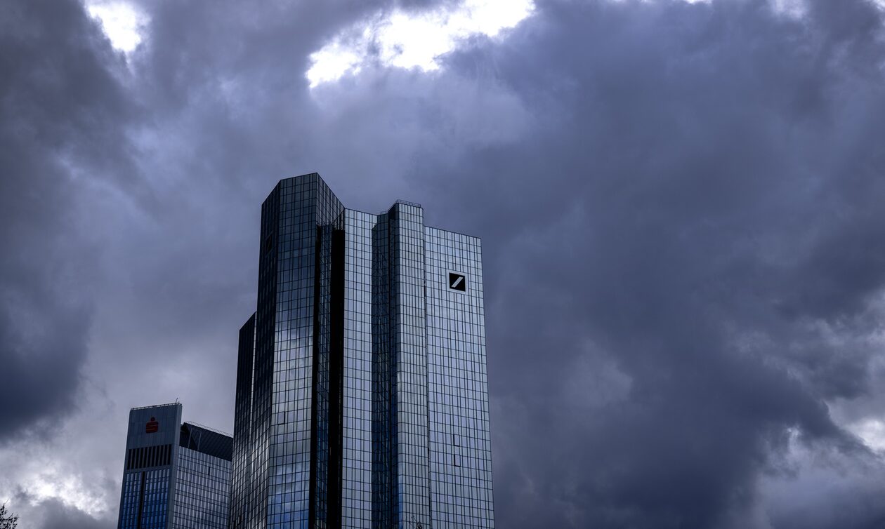 «Βόμβα» 40 τρισ. απειλεί την Deutsche Bank; - Oι ανησυχίες και τα επικίνδυνα «ανοίγματα»