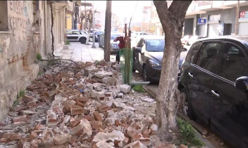 Κακοκαιρία: Κατέρρευσε σκεπή από εγκαταλελειμμένο σπίτι στη Θεσσαλονίκη