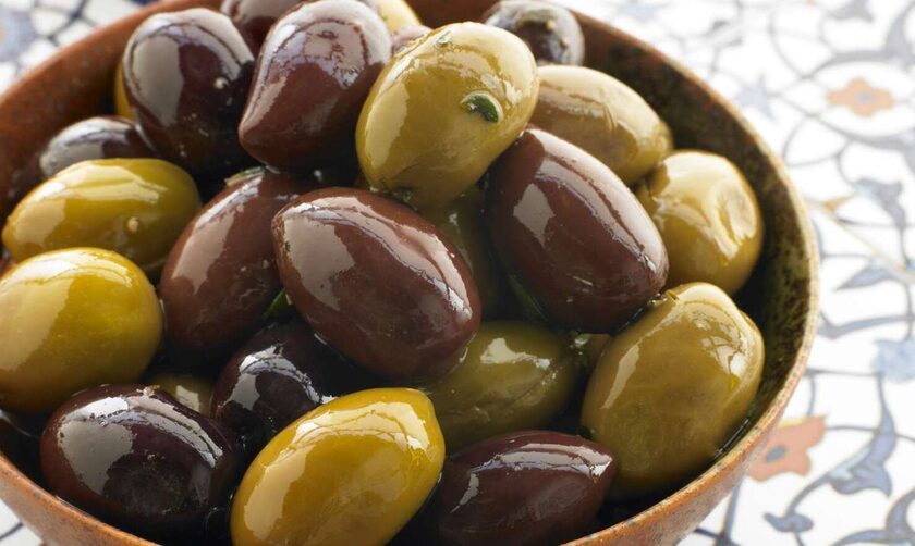 Greek organic olives in capsule, a dietary supplement to reduce cholesterol