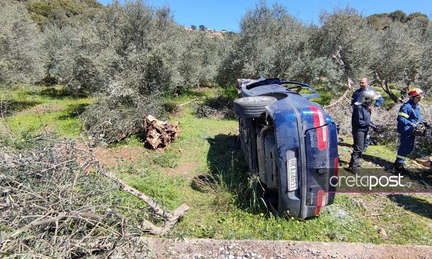 Σοβαρό τροχαίο στο Ρέθυμνο: Αυτοκίνητο «καρφώθηκε» σε ελιά