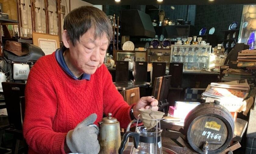 Θα δίνατε 830 ευρώ για ένα φλιτζάνι; Καφενείο σερβίρει τον «αρχαιότερο» καφέ στον κόσμο