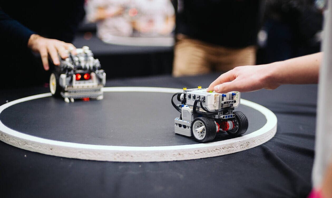 Οικονόμου: Ξεκίνησε η παράδοση 177 χιλιάδων σετ ρομποτικής στα σχολεία της χώρας