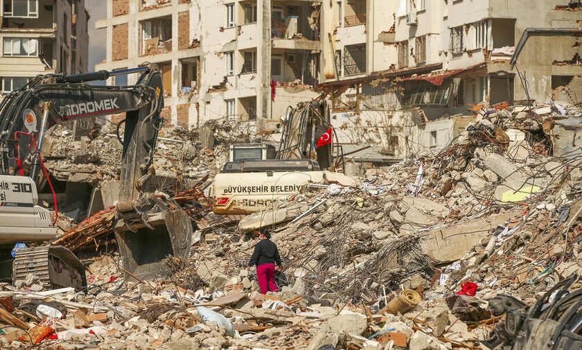 Τα συντρίμμια του φονικού σεισμού στην Τουρκία