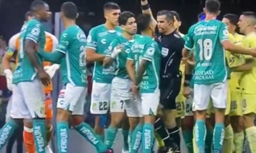 Μεξικό: Τρομερό σκηνικό σε αγώνα - Διαιτητής έριξε γονατιά στα γεννητικά όργανα ποδοσφαιριστή (vid)