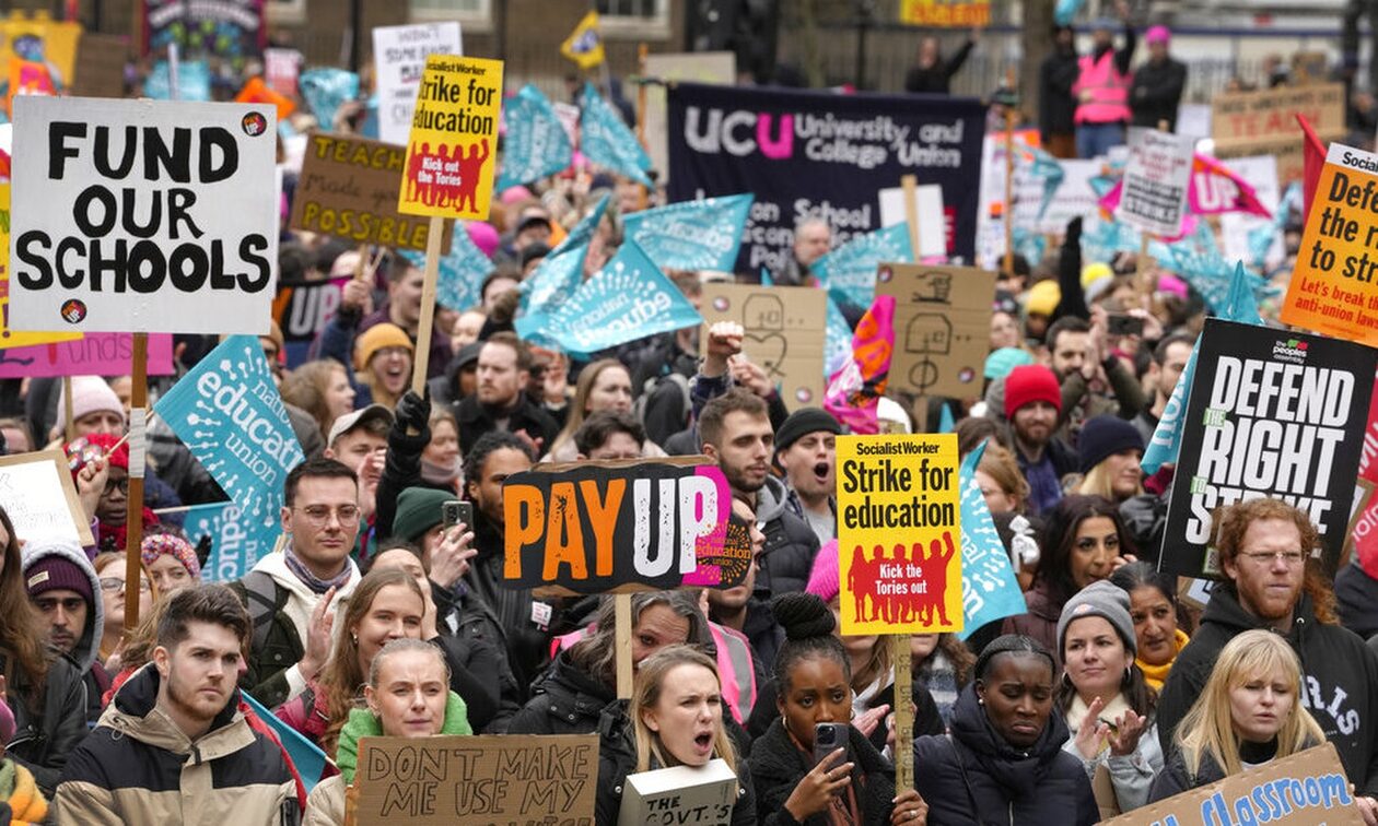 Βρετανία: Οι εκπαιδευτικοί λένε «όχι» στην μισθολογική πρόταση της κυβέρνησης