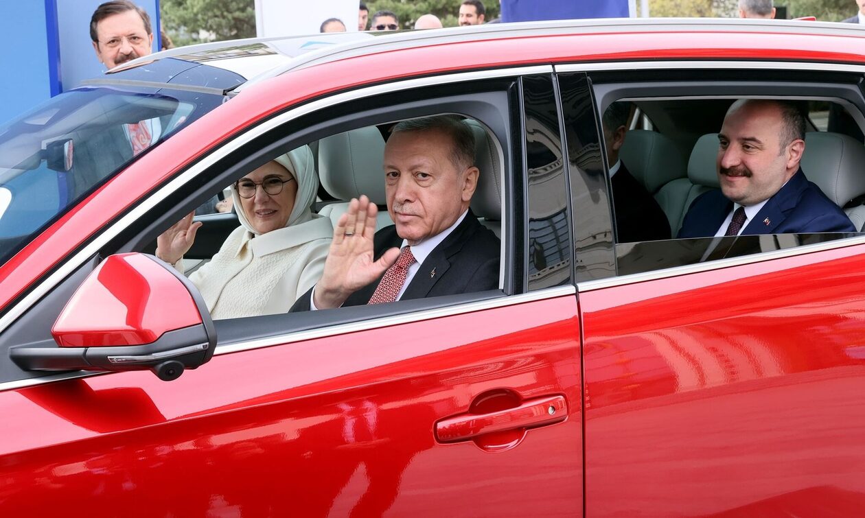 Τουρκία: Ο Ερντογάν «πανηγυρίζει» για το πρώτο ηλεκτρικό τουρκικό αυτοκίνητο