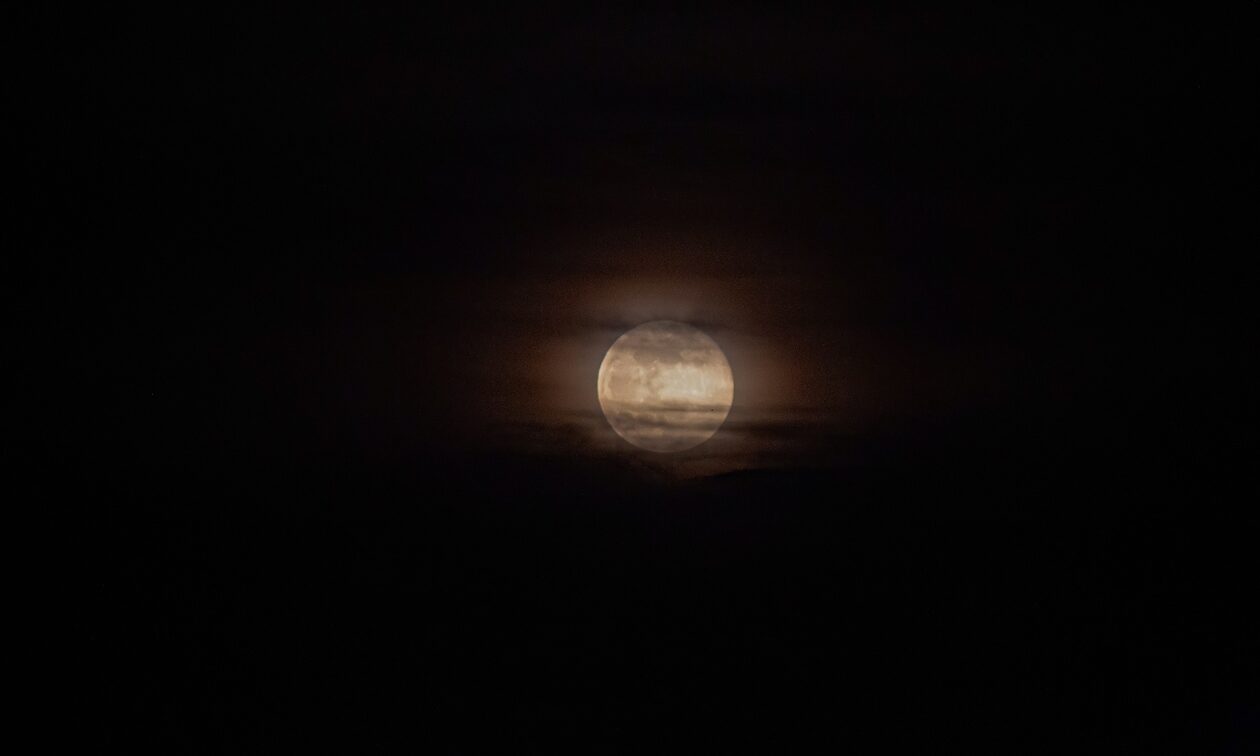 Ροζ πανσέληνος: Απόψε το πρώτο φωτεινό φεγγάρι της άνοιξης - Ποια ώρα θα είναι περισσότερο ορατό