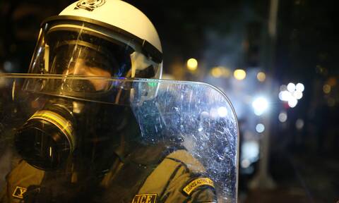 Πετράλωνα: Αστυνομικοί δέχτηκαν επίθεση με πέτρες - Υλικές ζημιές και μια σύλληψη