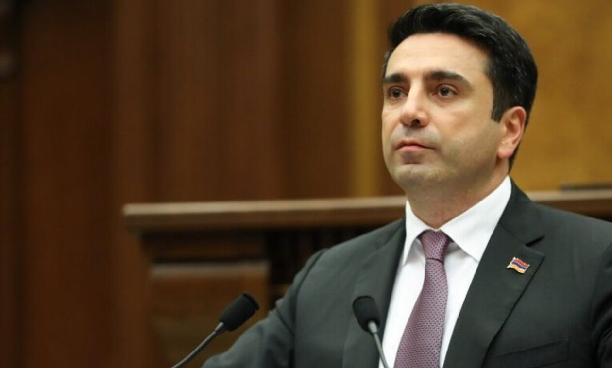 Αρμενία: Σάλος με τον πρόεδρο της Βουλής - Έφτυσε πολίτη και τον αποκάλεσε «προδότη»