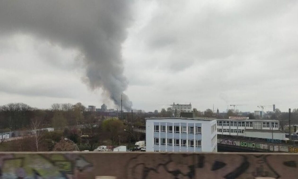 Συναγερμός στο Αμβούργο: Φωτιά σε αποθήκες, φόβοι για τοξικό νέφος