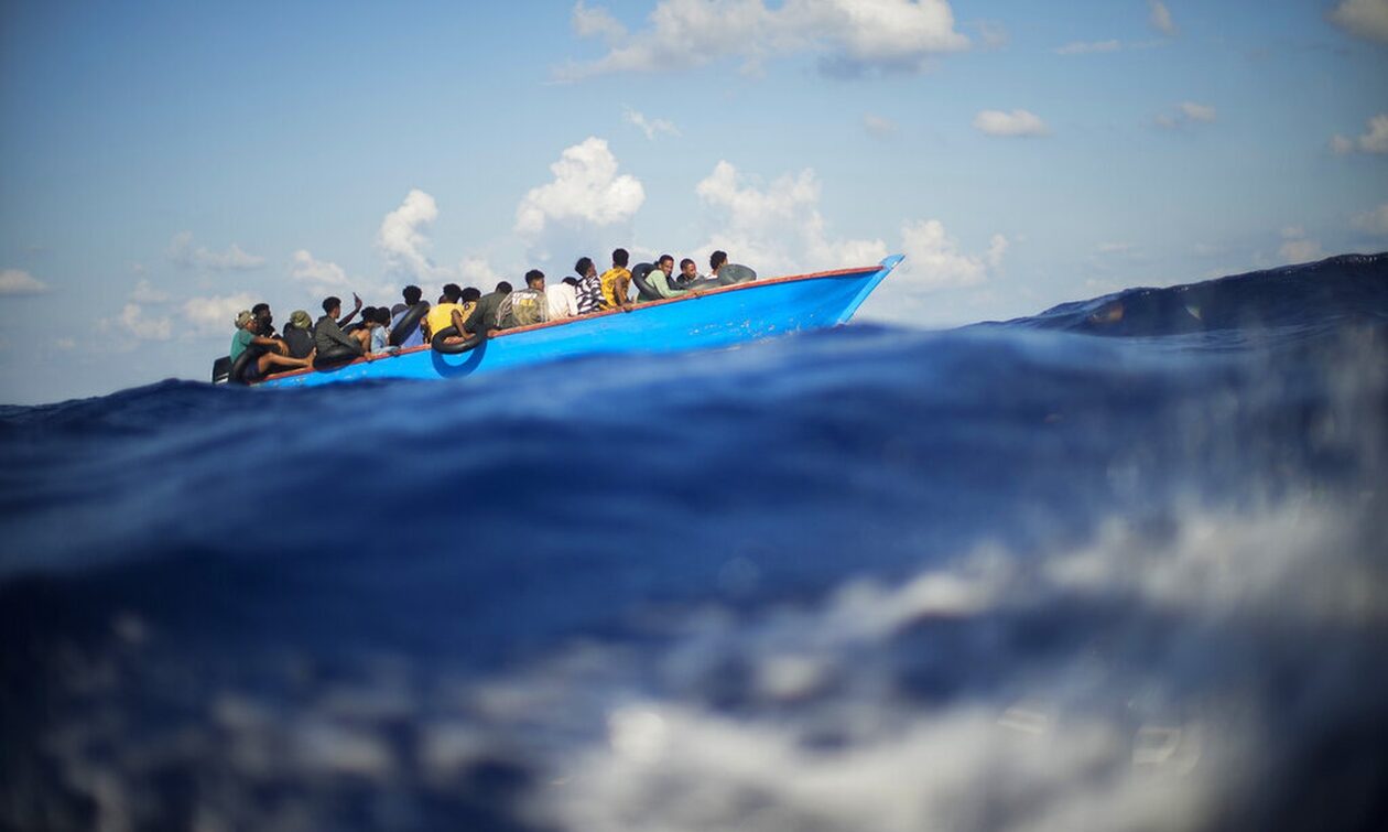 Δύο νεκροί και σχεδόν 20 αγνοούμενοι από ναυάγιο με μετανάστες στην κεντρική Μεσόγειο