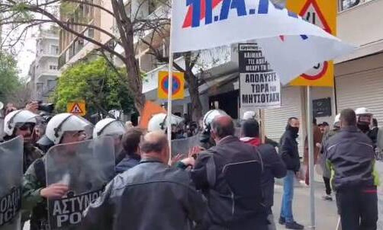 Ένταση στην πορεία των εργαζομένων των ΟΤΑ μεταξύ ΜΑΤ και διαδηλωτών