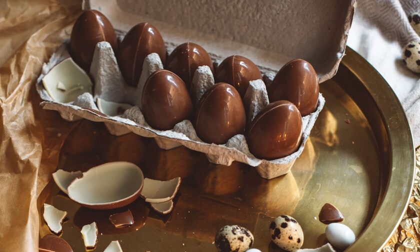 Αυτή είναι η  πιο εύκολη συνταγή για σοκολατένια πασχαλινά αυγά