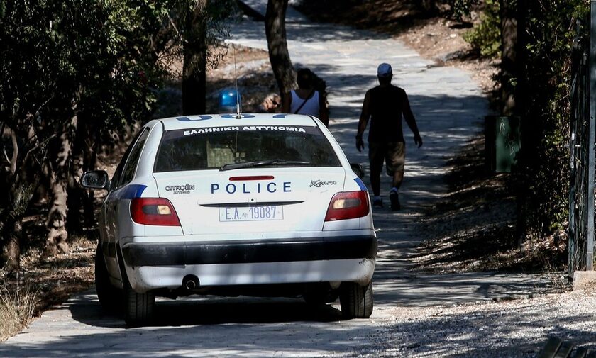 Θεσσαλονίκη: Συνελήφθη 20χρονος που ξάφριζε αυτοκίνητα στα Κοιμητήρια Ευόσμου
