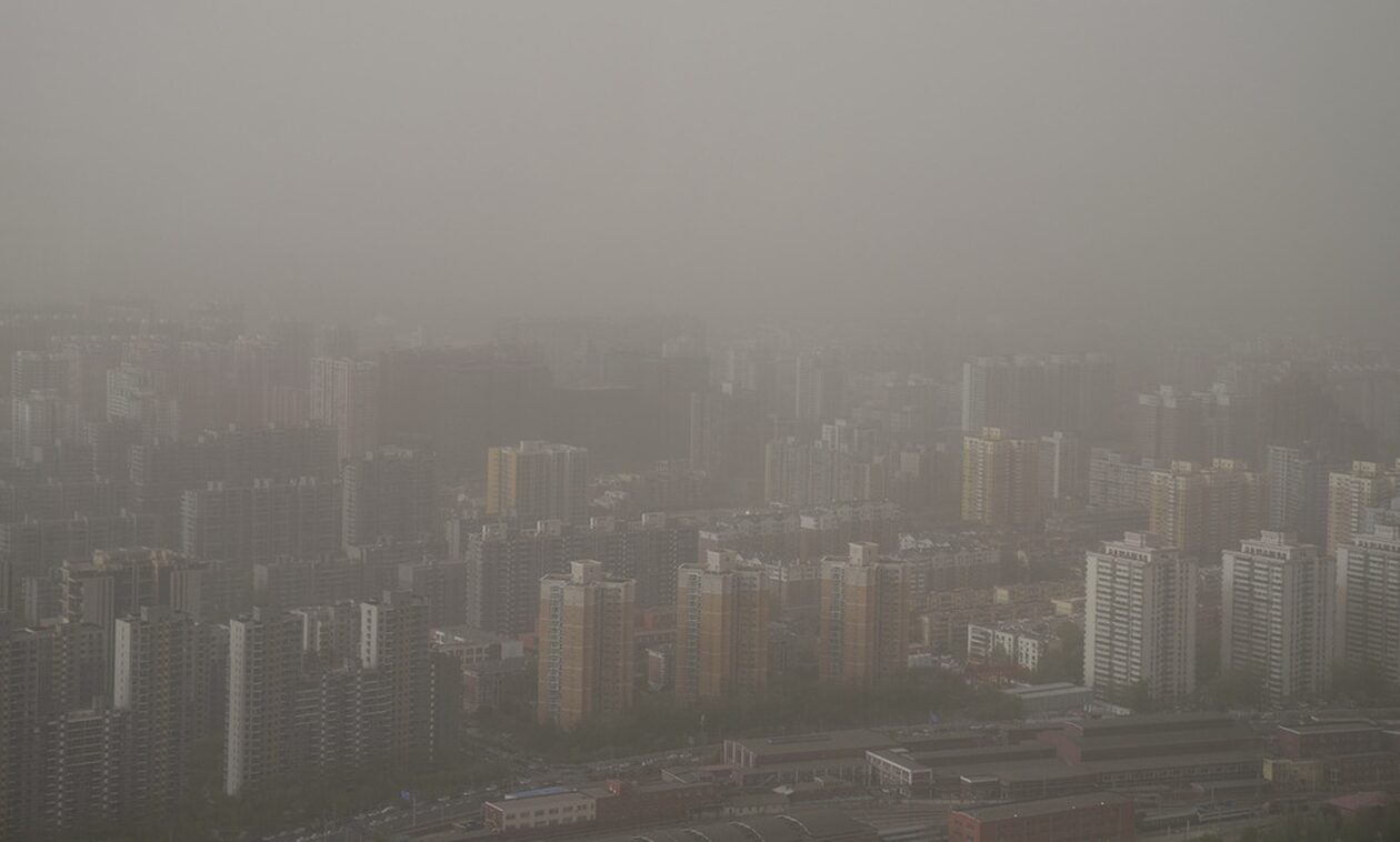 Πεκίνο: Αμμοθύελλα «έπνιξε» την κινεζική πρωτεύουσα - Απόκοσμες εικόνες