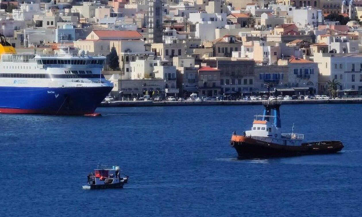 Σύρος: Συνεχίζονται οι έρευνες μετά από αναφορές για σορό παιδιού στο λιμάνι