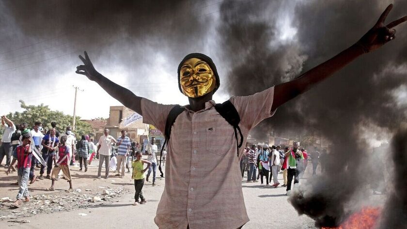 Σουδάν: Ο εκπρόσωπος ενόπλων δυνάμεων προειδοποιεί για την αντίδρασή τους σε “ανεύθυνες” ενέργειες