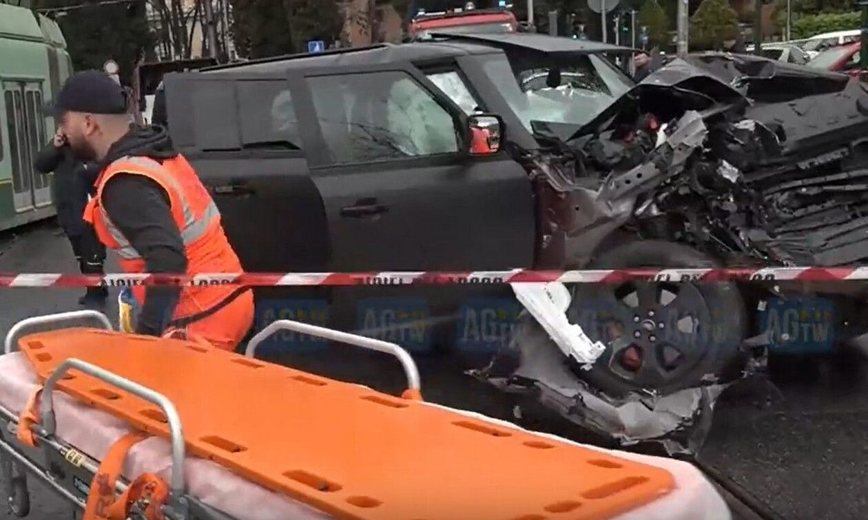 Ιταλία: Τρομακτικό τροχαίο με τραμ για τον Ιμόμπιλε - Διέλυσε το αμάξι του, 7 άτομα στο νοσοκομείο