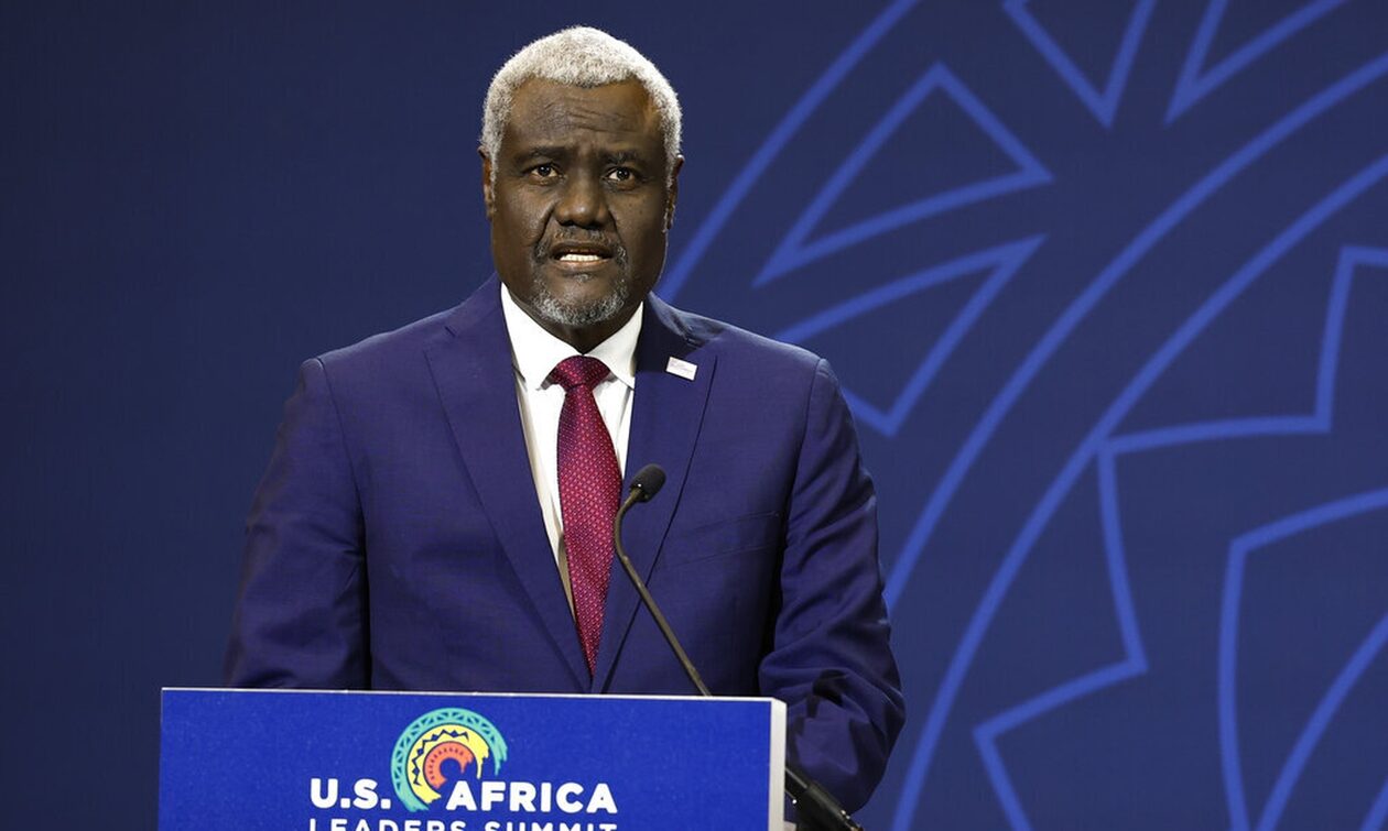 Σουδάν: Ο πρόεδρος της Αφρικανικής Ένωσης αναλαμβάνει να μεσολαβήσει για κατάπαυση του πυρός